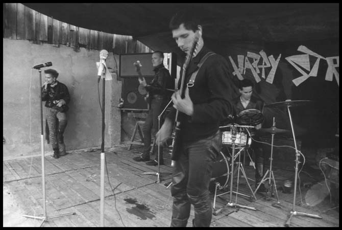 0091Happy Straps 07.09.85 Quappendorf,Bauernhof von Rolf Ignatz.Fotos von Volker Döring 02