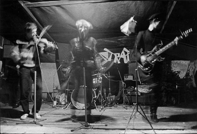 0092Happy Straps 07.09.85 Quappendorf,Bauernhof von Rolf Ignatz.Fotos von Volker Döring 04