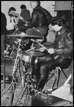 0093Happy Straps 07.09.85 Quappendorf,Bauernhof von Rolf Ignatz.Fotos von Volker Döring 05