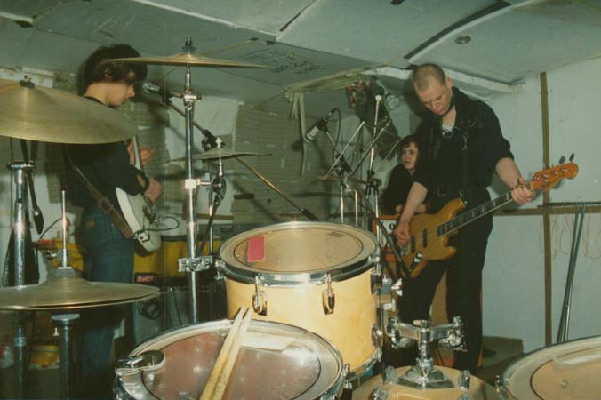 0145Happy Straps Anfang 1987 im Proberaum Leeberstr 03